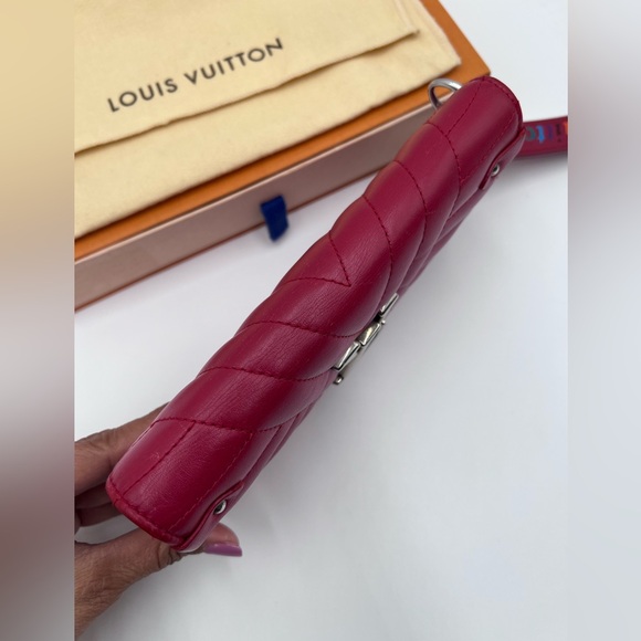 LOUIS VUITTON New Wave Long Wallet/Wristlet
Quilted Leather Rouge - Picture 6 of 16